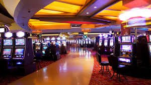 1bbet Live Baccarat ဂိမ်း dealer ကတ်ဖြန့်နေသော live table မြင်ကွင်း